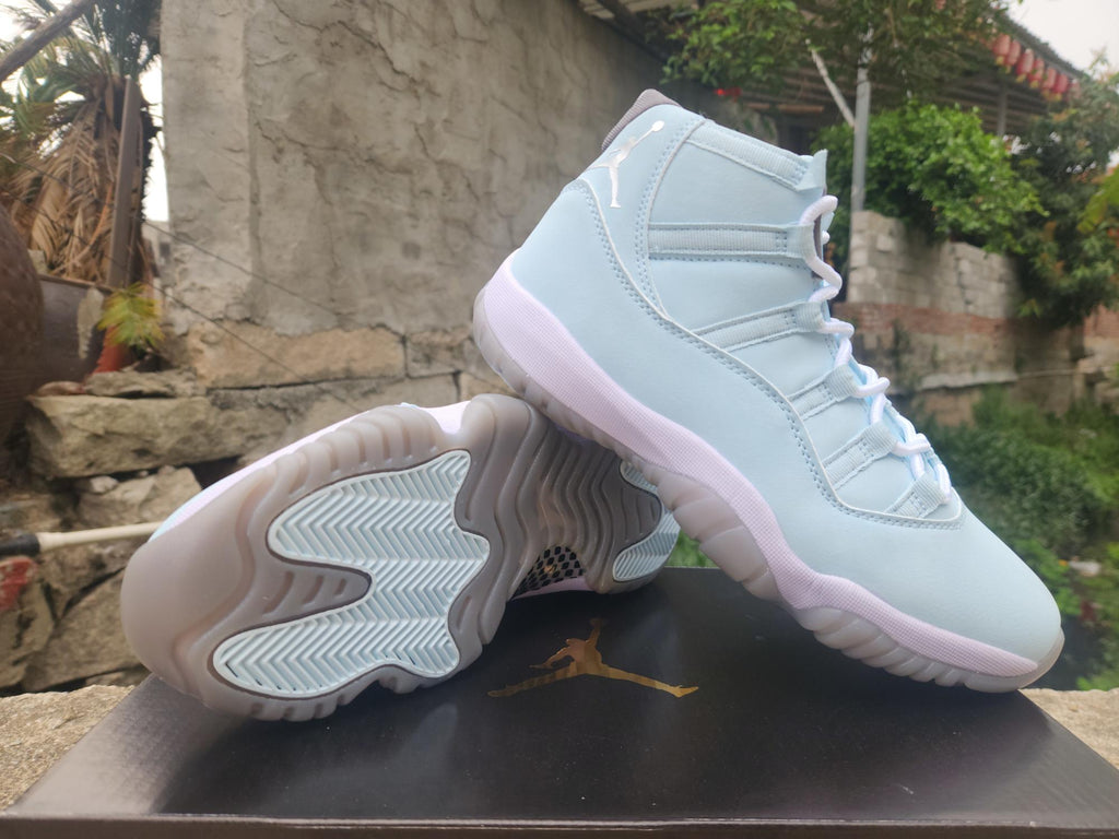 Air Jordan 11 Retro 'Pale Moon'