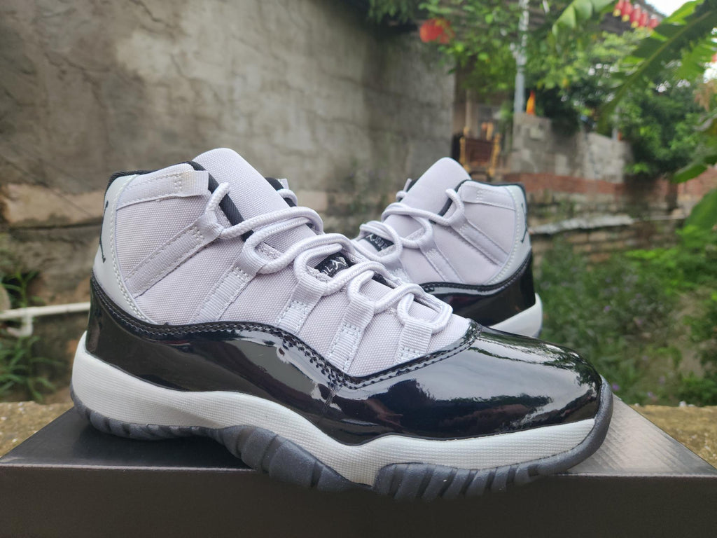 Air Jordan 11 Retro 'Grey Black'