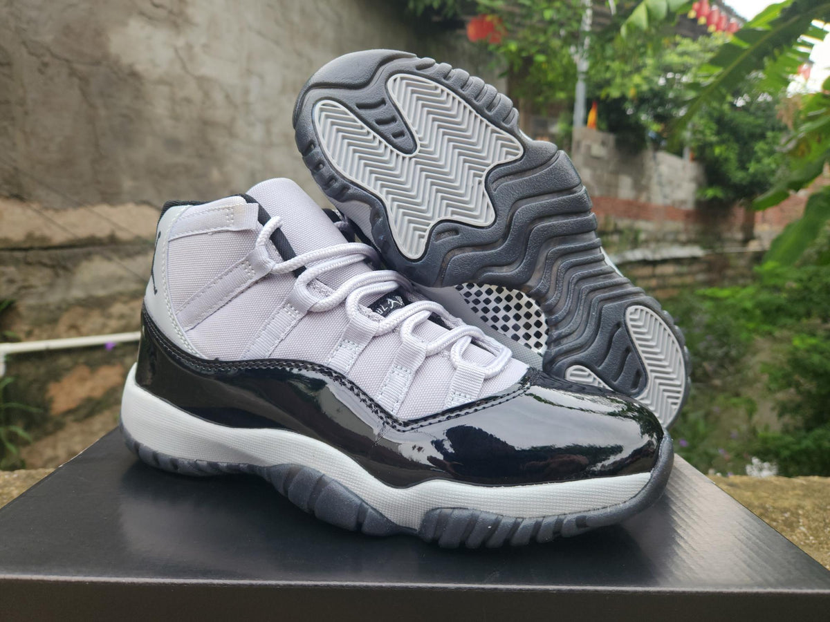 Air Jordan 11 Retro 'Grey Black'