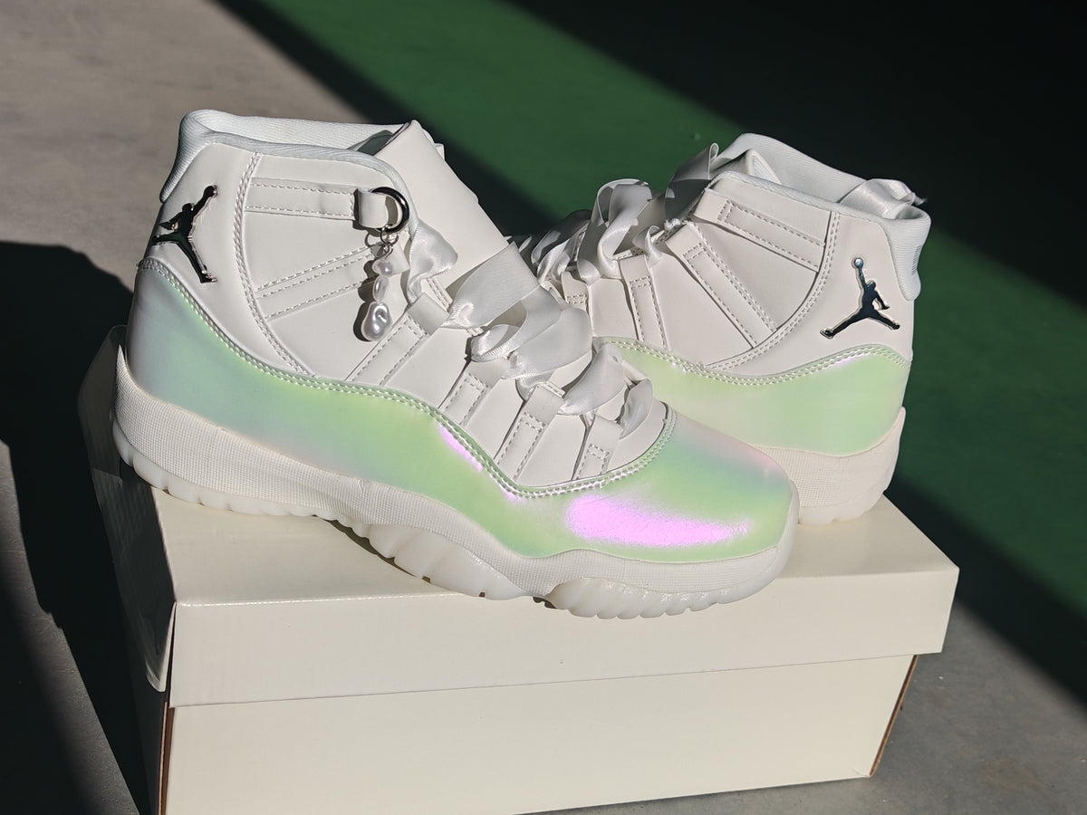 Air Jordan 11 Retro 'Off-White Grey'