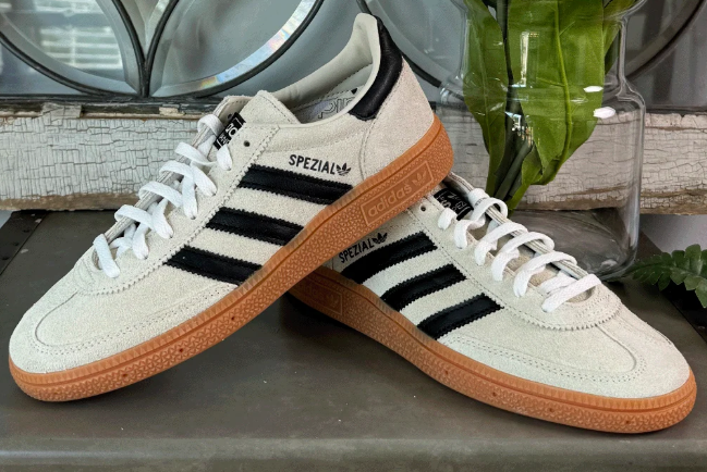 adidas Handball Spezial Women’s Aluminum / Core Black